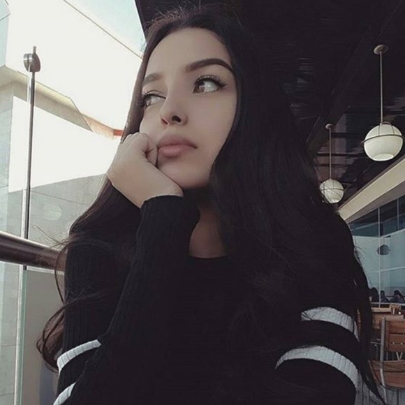 Meet the Posher Other - Meet your Posher, Yadira